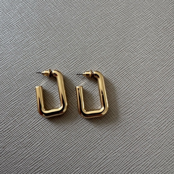 Jewelry - Sleek Gold Geometric Hoop Earrings